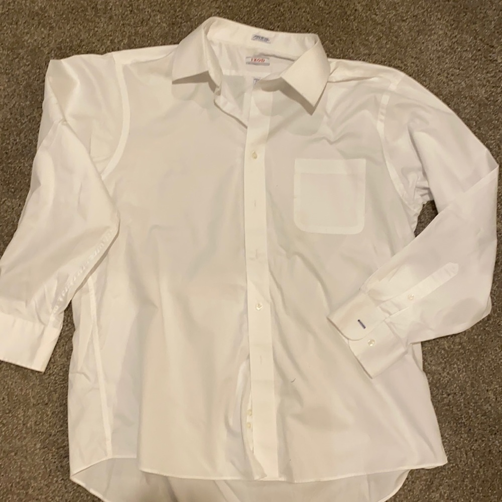 Men’s Izod white dress shirt 171/2-34/35